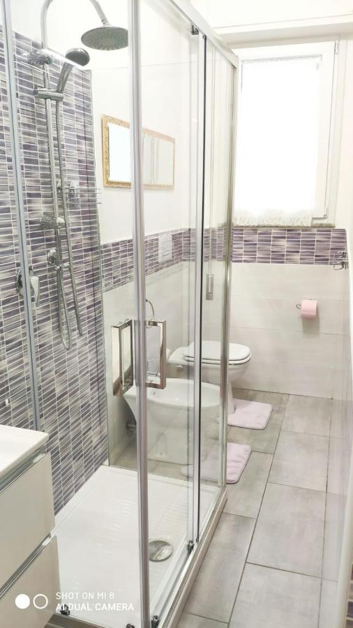 Boutique Con Tv Da 65 E 43 Viareggio