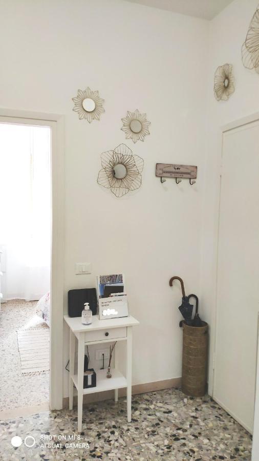 Boutique Con Tv Da 65 E 43 Viareggio