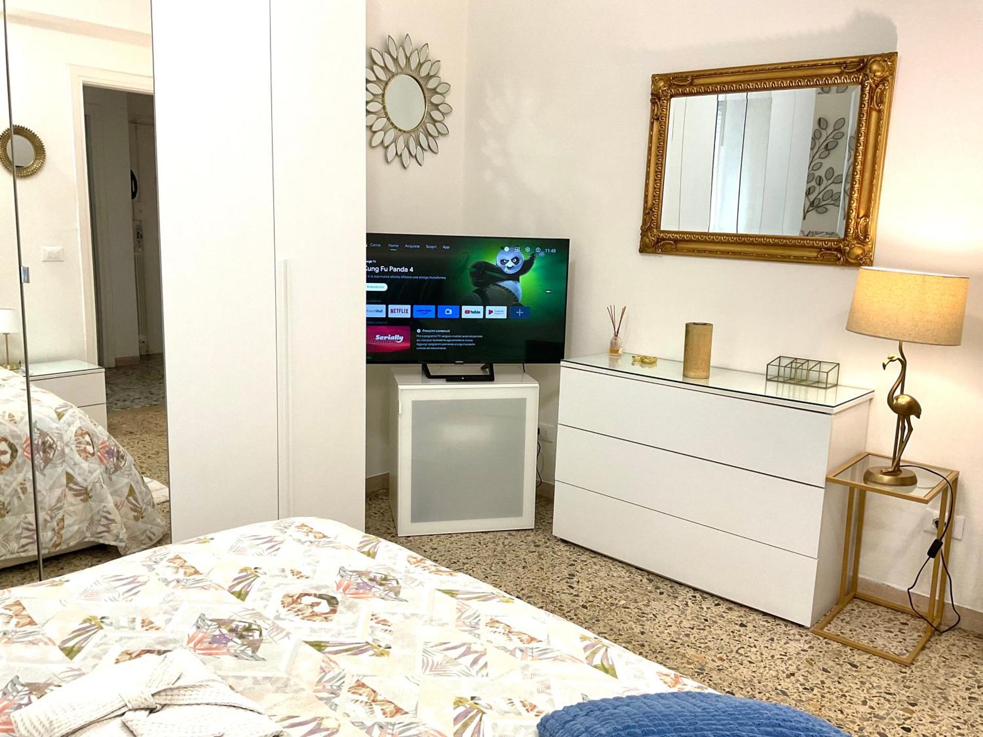 Boutique Con Tv Da 65 E 43 * Viareggio