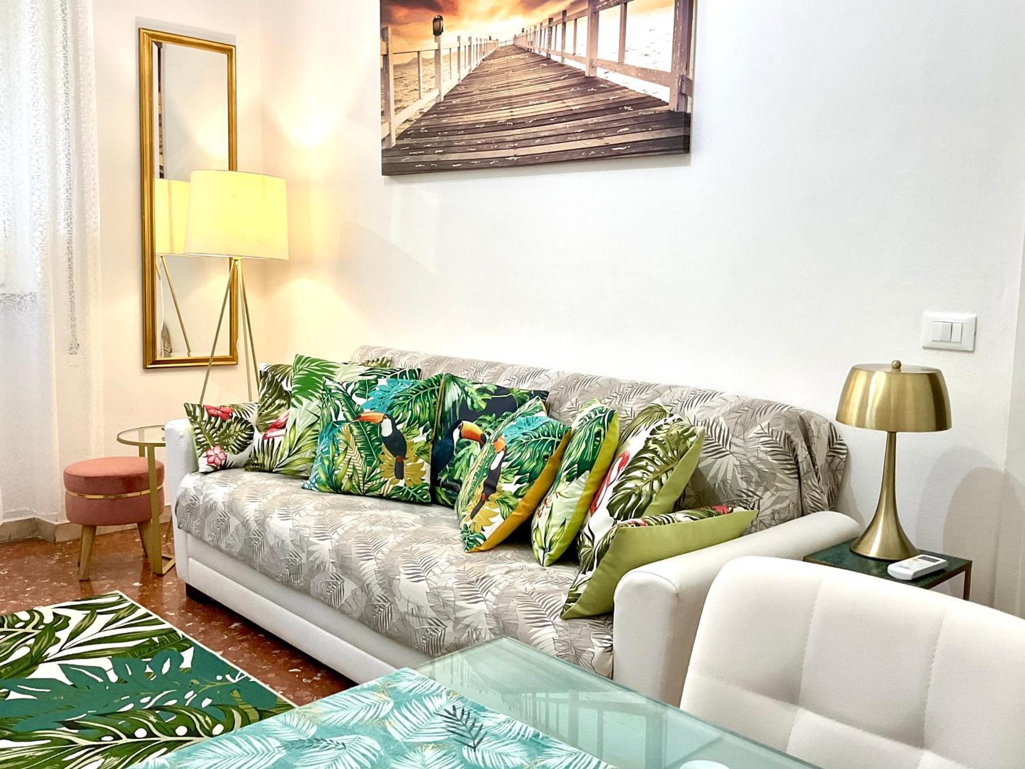 Boutique Con Tv Da 65 E 43 Apartment *