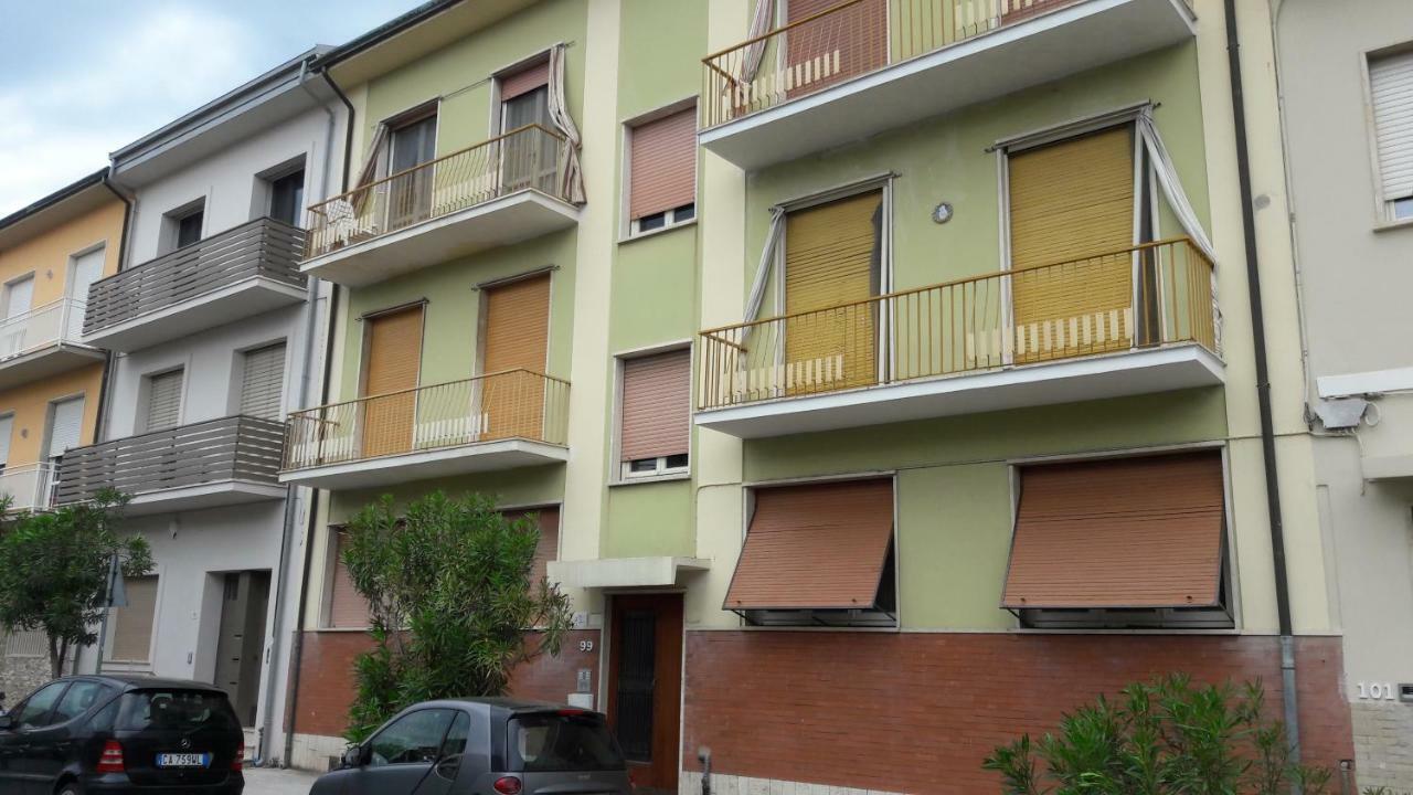 Boutique Con Tv Da 65 E 43 Apartment