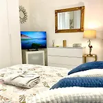 Cristina Deluxe Apartment