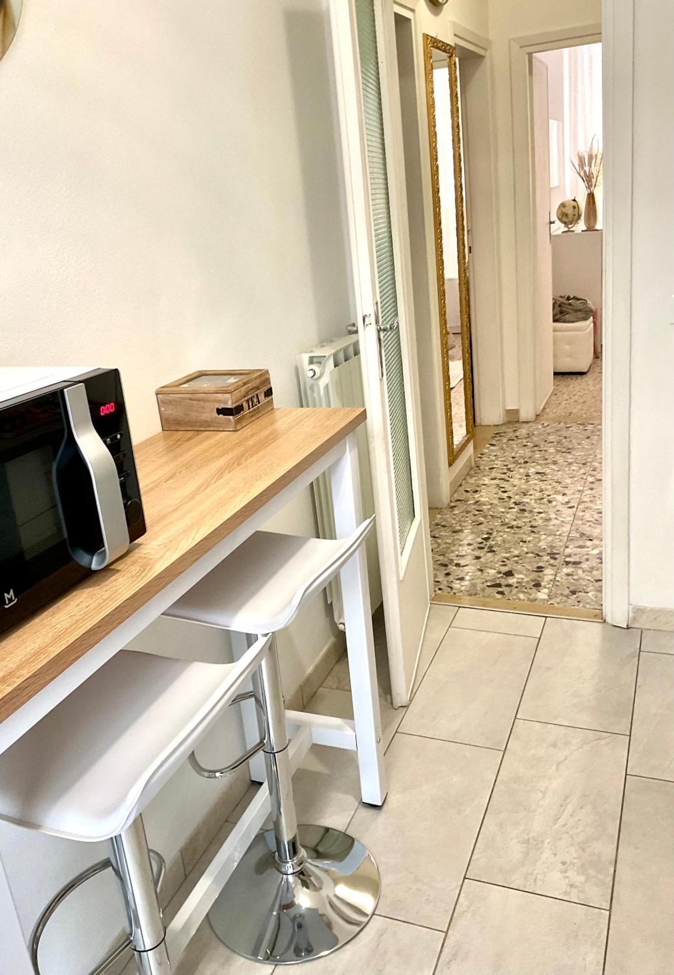 Appartement Boutique Con Tv Da 65 E 43 *